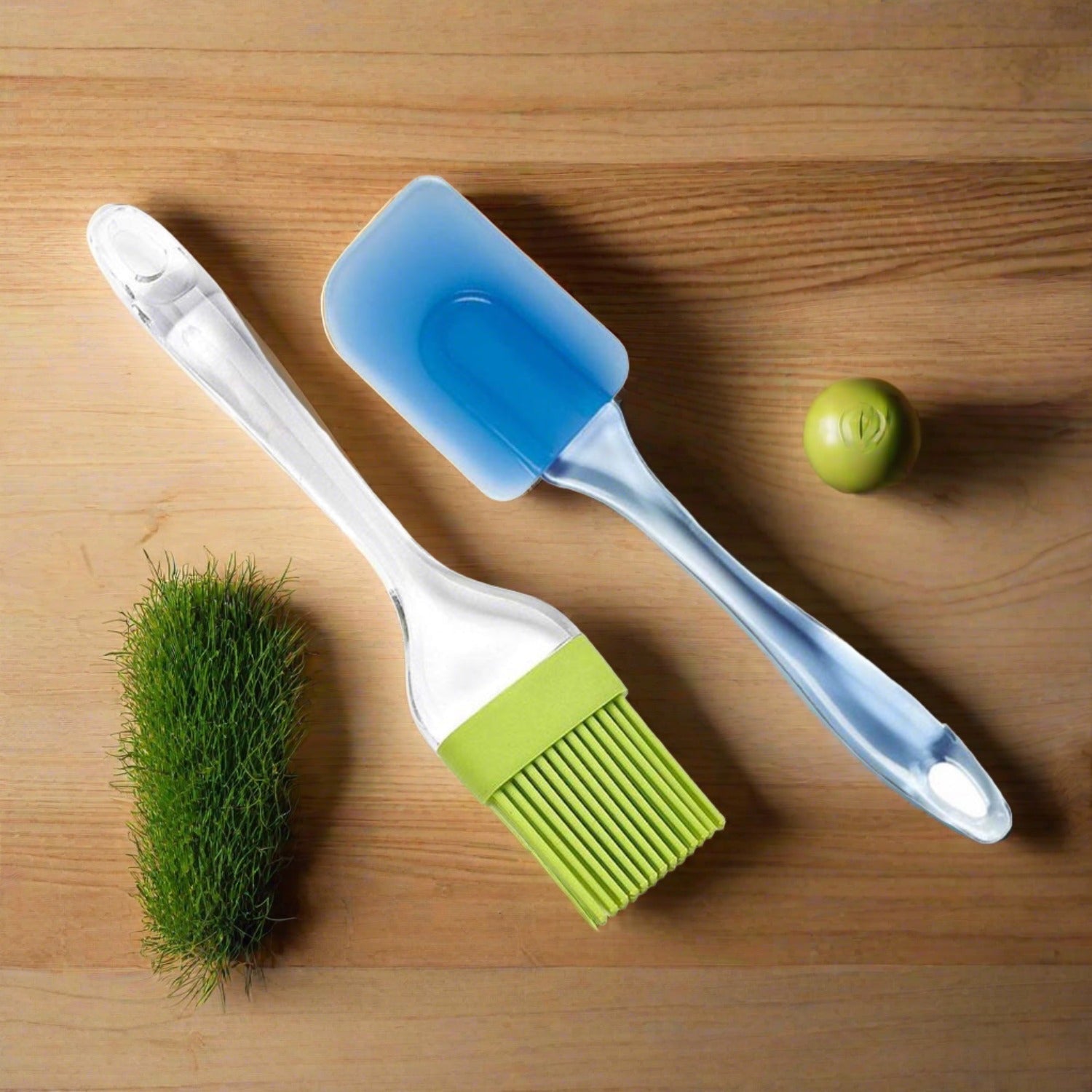 Spatula and pastry brush set for cake decorating. Spatula and pastry brush set for cake decorating.